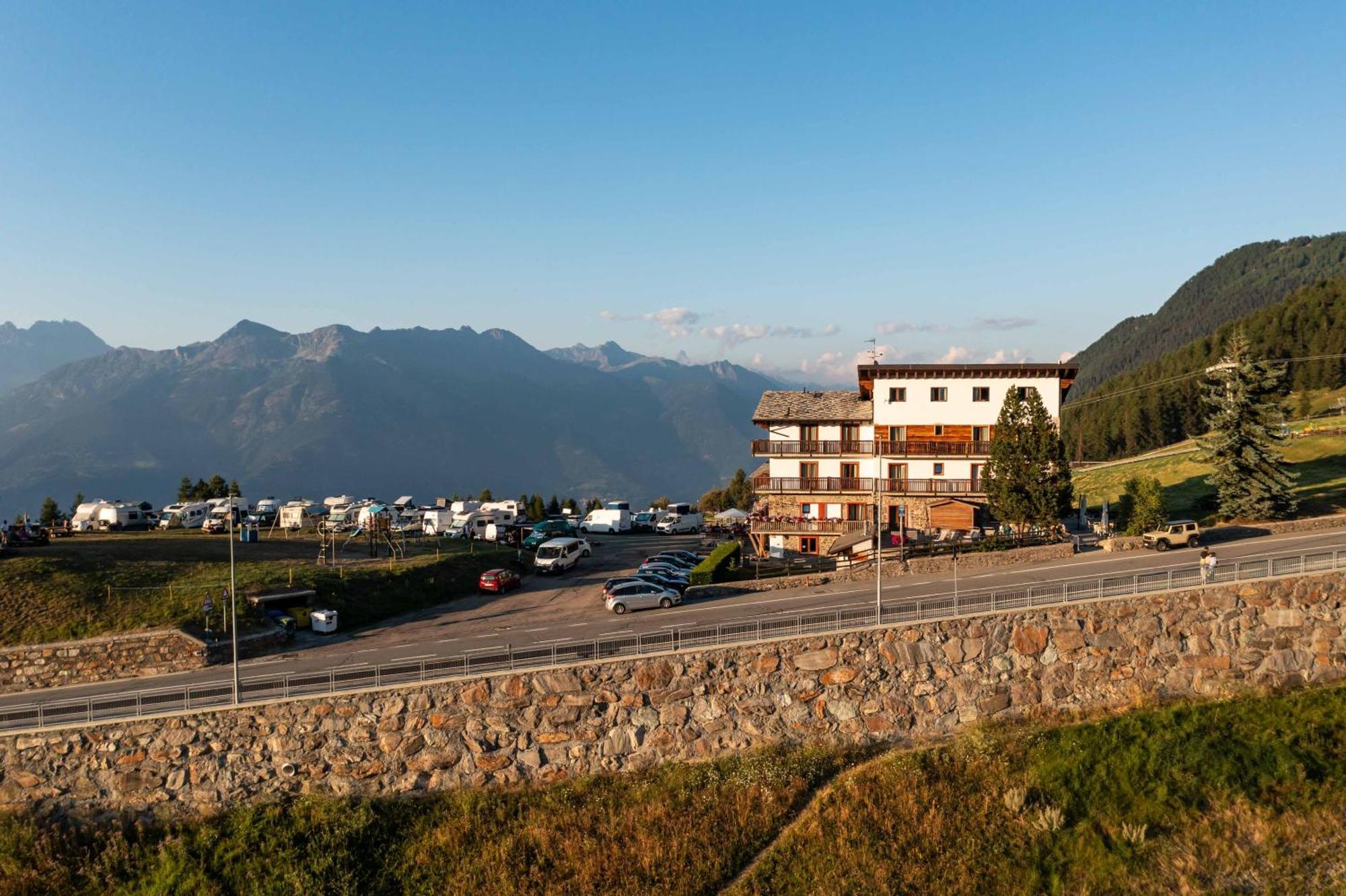 Chalet Des Alpes Gressan Exterior foto